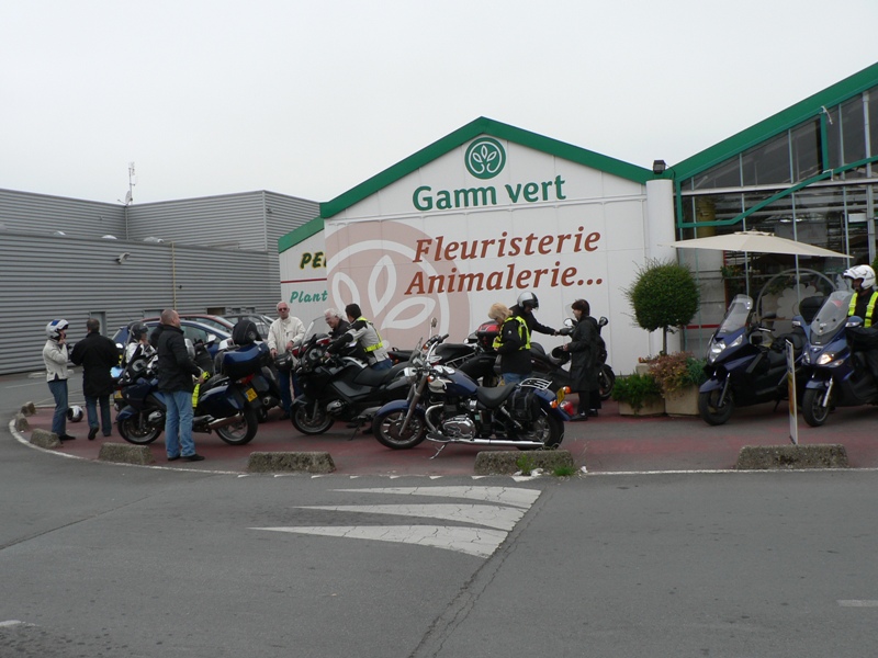 L'arrivée à la Cafétéria. Enfin à table!